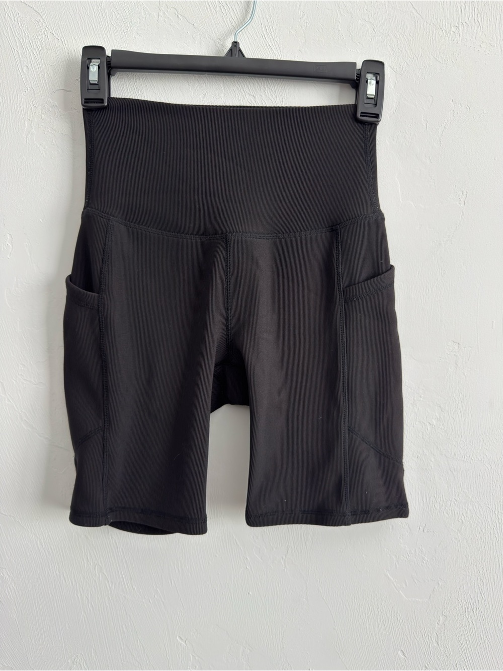 Move Theology Women's Black Ribbed Athletic Bike Shorts with Pockets
Sz S